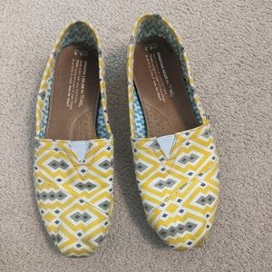 Toms Canvas Shoes